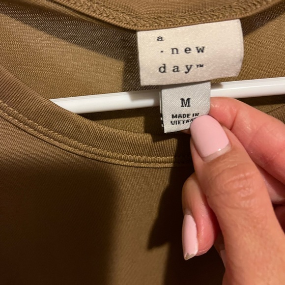 Top - Picture 2 of 2